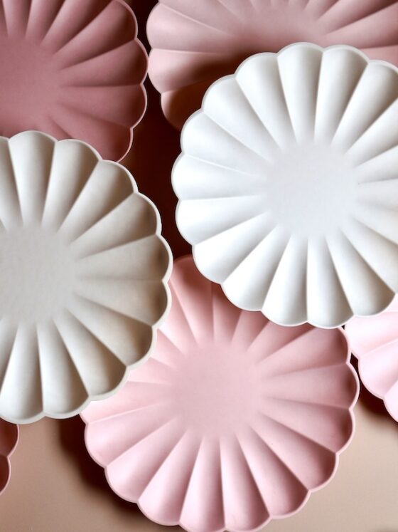 7 Stylish Compostable Plates To Elevate Your Next Party